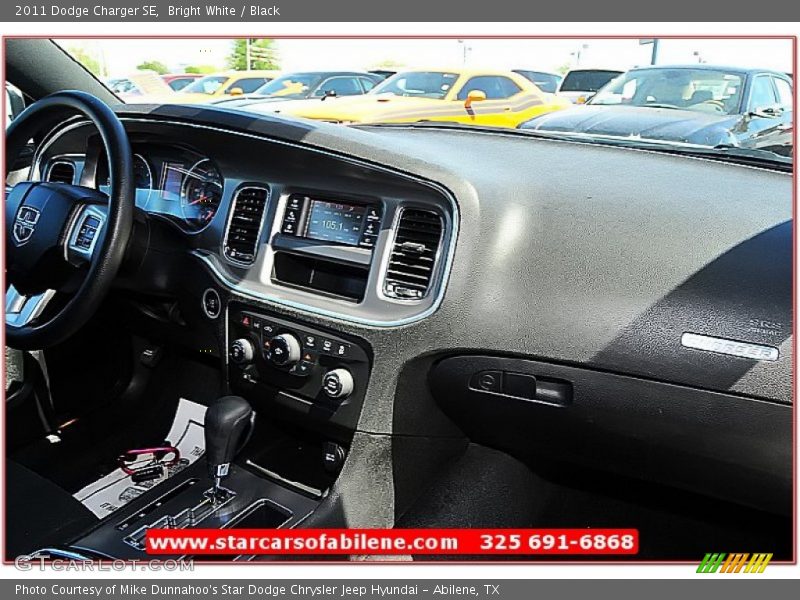 Bright White / Black 2011 Dodge Charger SE