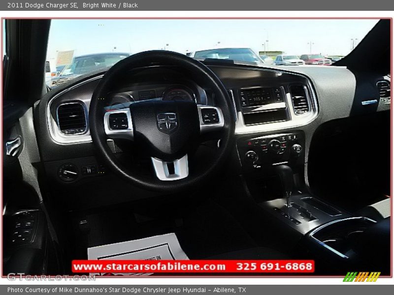 Bright White / Black 2011 Dodge Charger SE