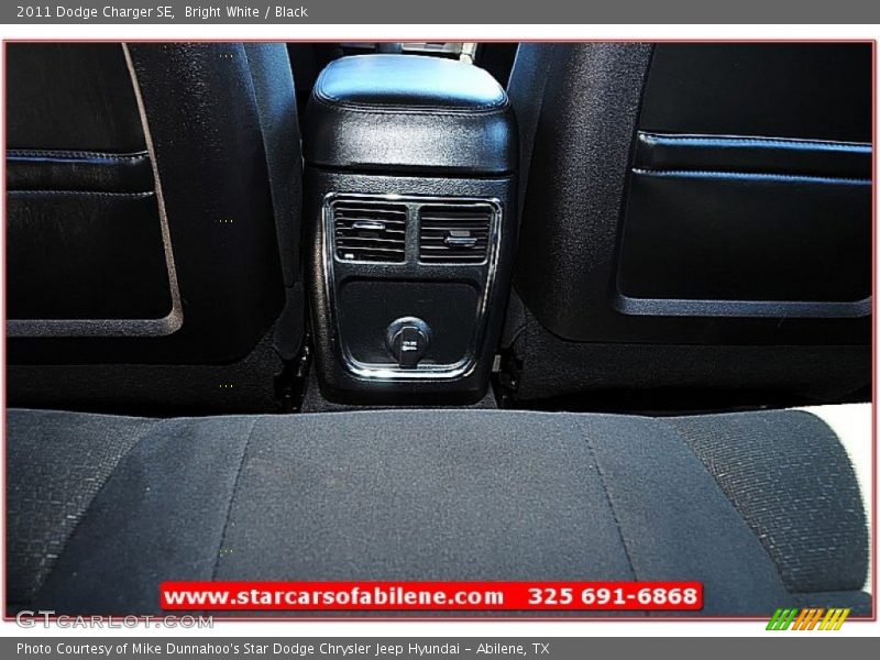 Bright White / Black 2011 Dodge Charger SE