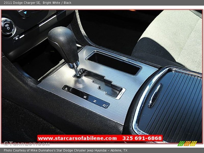 Bright White / Black 2011 Dodge Charger SE