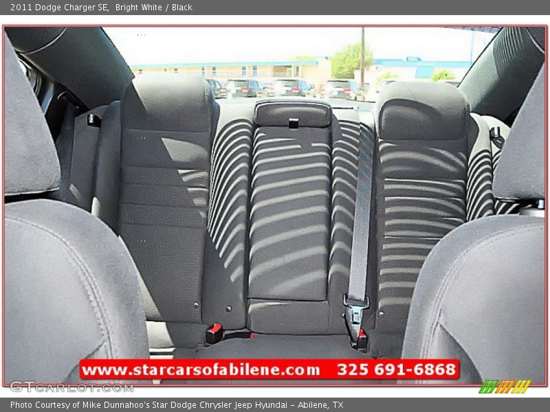 Bright White / Black 2011 Dodge Charger SE