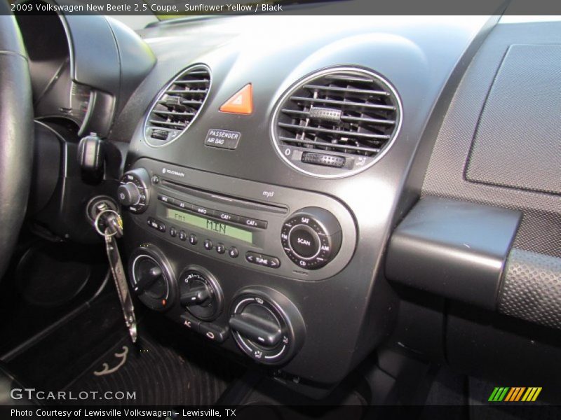 Sunflower Yellow / Black 2009 Volkswagen New Beetle 2.5 Coupe