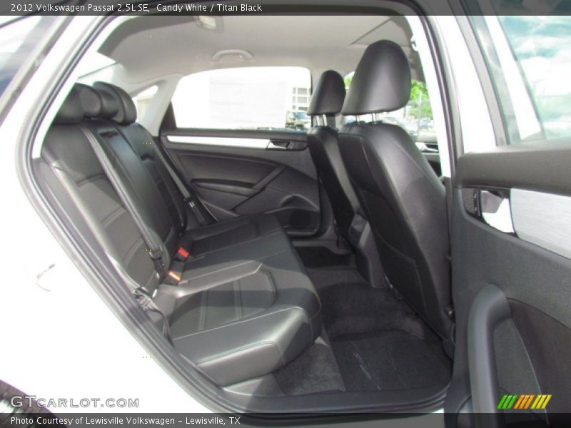 Candy White / Titan Black 2012 Volkswagen Passat 2.5L SE