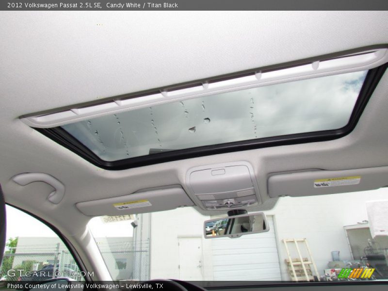 Candy White / Titan Black 2012 Volkswagen Passat 2.5L SE