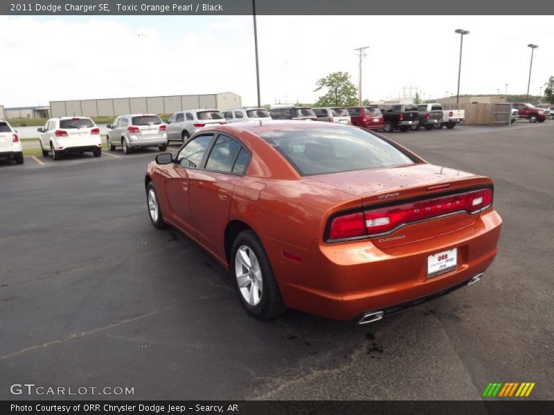 Toxic Orange Pearl / Black 2011 Dodge Charger SE