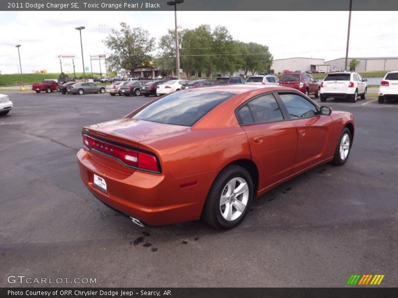 Toxic Orange Pearl / Black 2011 Dodge Charger SE