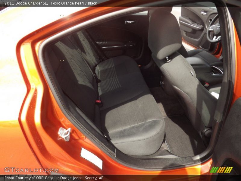 Toxic Orange Pearl / Black 2011 Dodge Charger SE