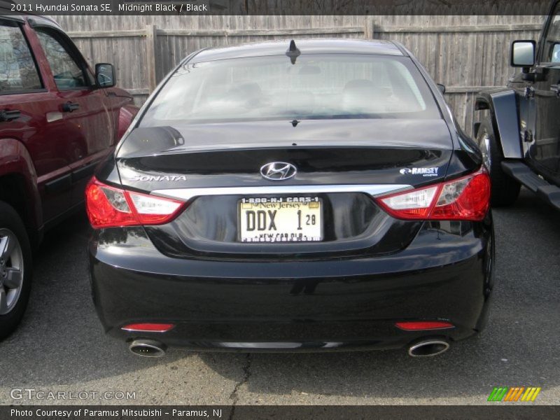 Midnight Black / Black 2011 Hyundai Sonata SE