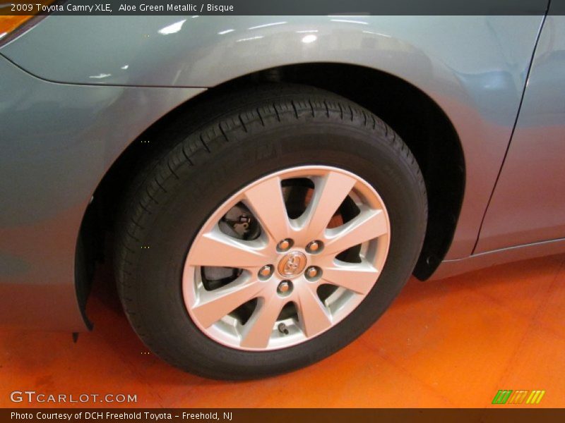 Aloe Green Metallic / Bisque 2009 Toyota Camry XLE