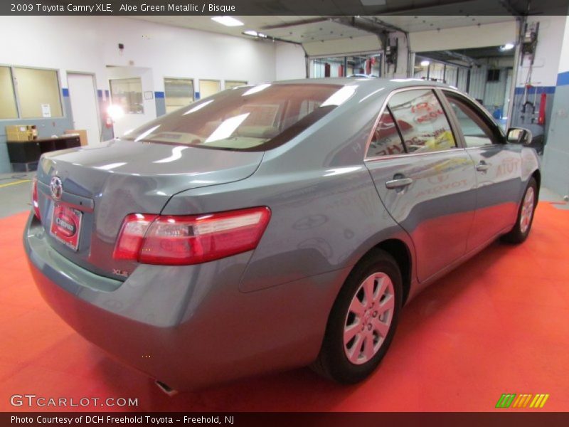 Aloe Green Metallic / Bisque 2009 Toyota Camry XLE