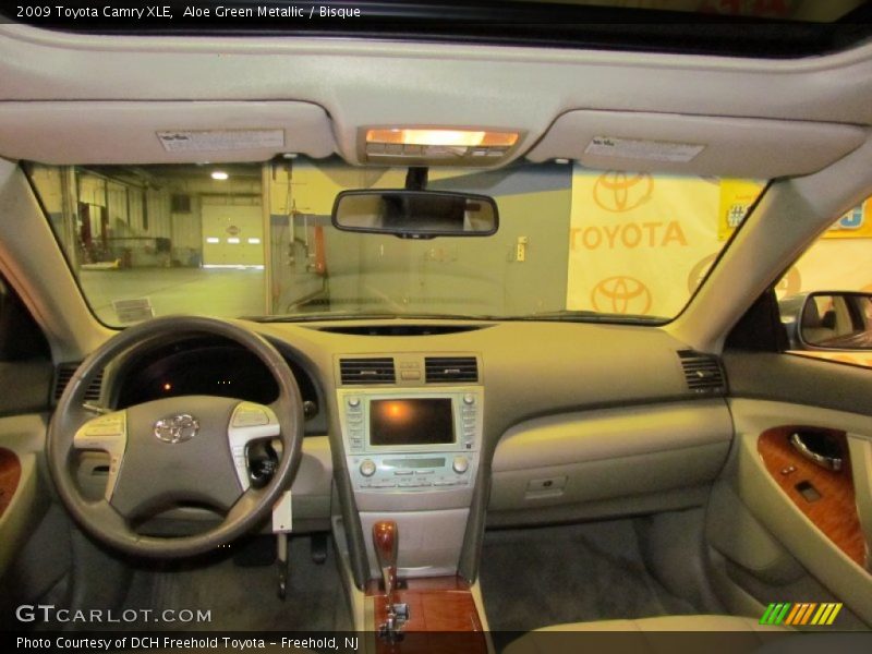 Aloe Green Metallic / Bisque 2009 Toyota Camry XLE