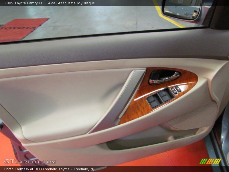 Aloe Green Metallic / Bisque 2009 Toyota Camry XLE