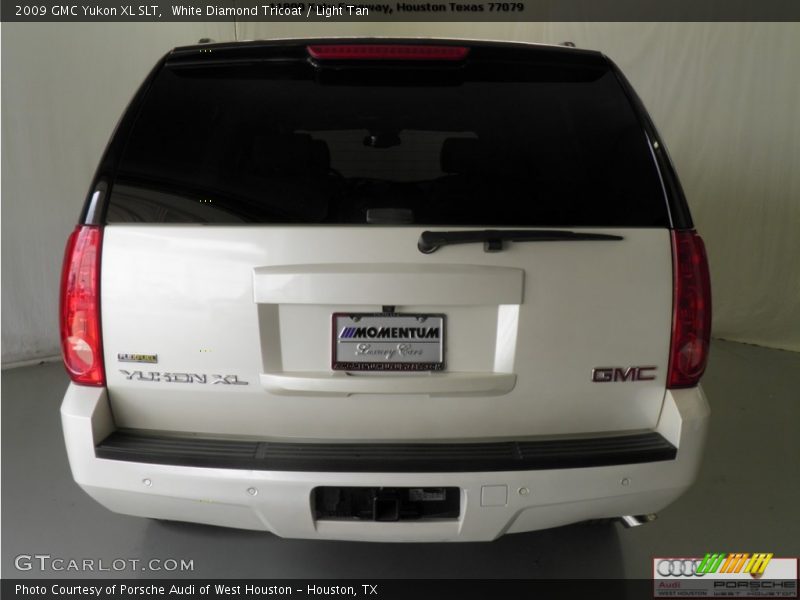White Diamond Tricoat / Light Tan 2009 GMC Yukon XL SLT