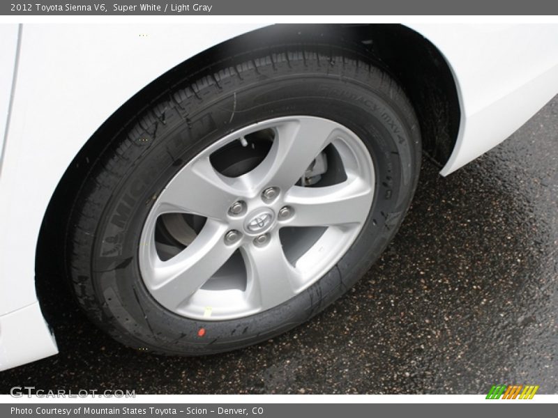 Super White / Light Gray 2012 Toyota Sienna V6