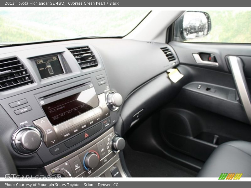 Cypress Green Pearl / Black 2012 Toyota Highlander SE 4WD