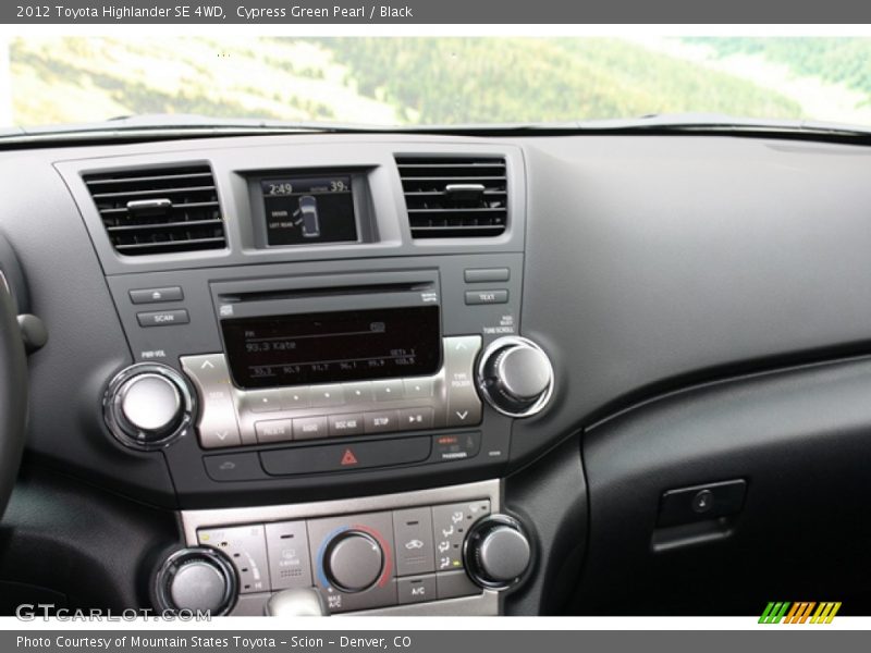 Cypress Green Pearl / Black 2012 Toyota Highlander SE 4WD