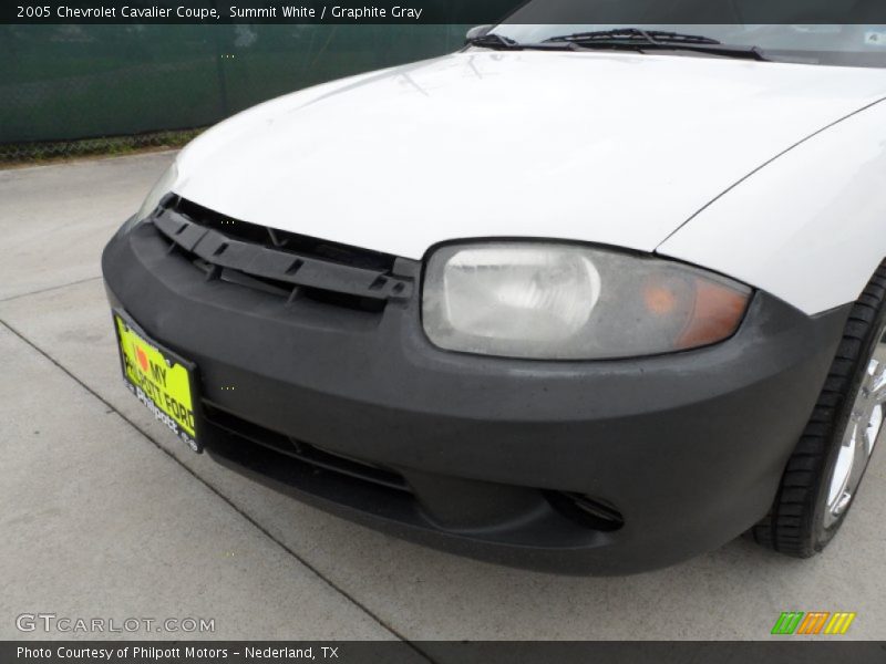 Summit White / Graphite Gray 2005 Chevrolet Cavalier Coupe