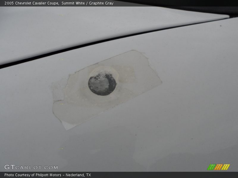 Summit White / Graphite Gray 2005 Chevrolet Cavalier Coupe