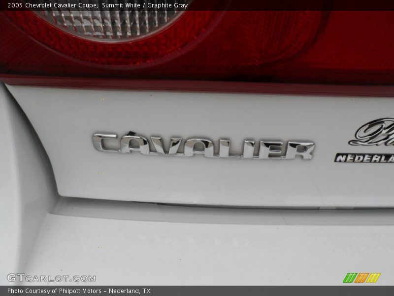 Summit White / Graphite Gray 2005 Chevrolet Cavalier Coupe