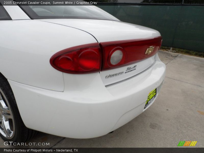 Summit White / Graphite Gray 2005 Chevrolet Cavalier Coupe