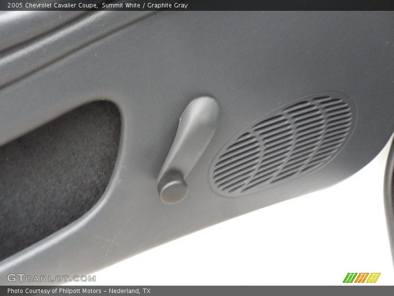 Summit White / Graphite Gray 2005 Chevrolet Cavalier Coupe
