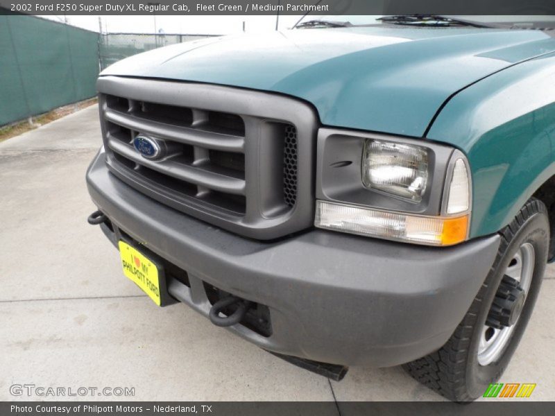 Fleet Green / Medium Parchment 2002 Ford F250 Super Duty XL Regular Cab