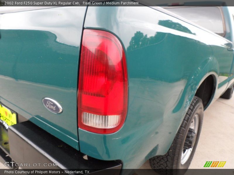 Fleet Green / Medium Parchment 2002 Ford F250 Super Duty XL Regular Cab