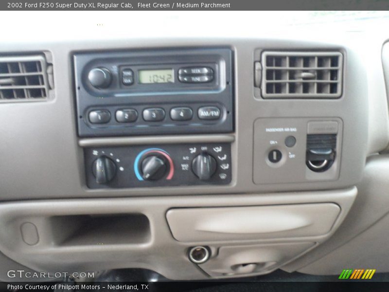 Fleet Green / Medium Parchment 2002 Ford F250 Super Duty XL Regular Cab