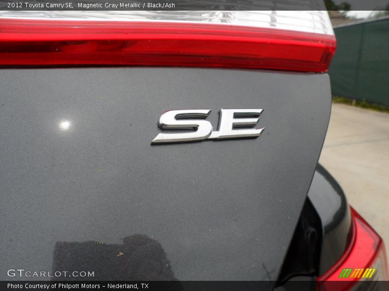 Magnetic Gray Metallic / Black/Ash 2012 Toyota Camry SE