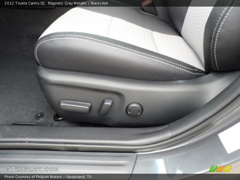 Magnetic Gray Metallic / Black/Ash 2012 Toyota Camry SE