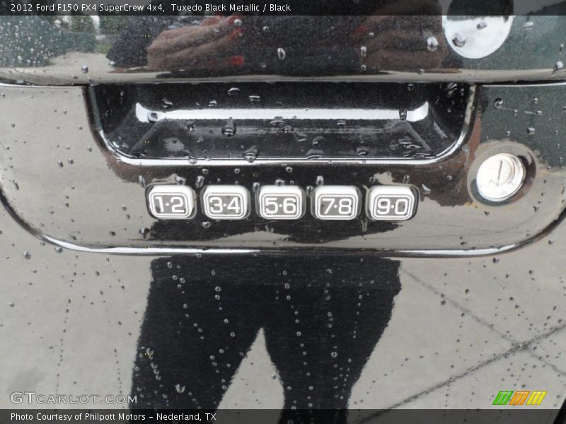 Tuxedo Black Metallic / Black 2012 Ford F150 FX4 SuperCrew 4x4
