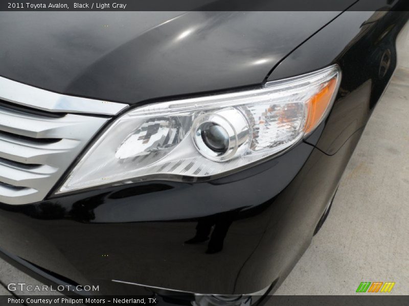 Black / Light Gray 2011 Toyota Avalon