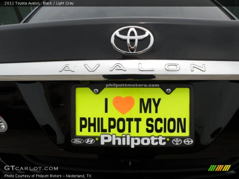 Black / Light Gray 2011 Toyota Avalon