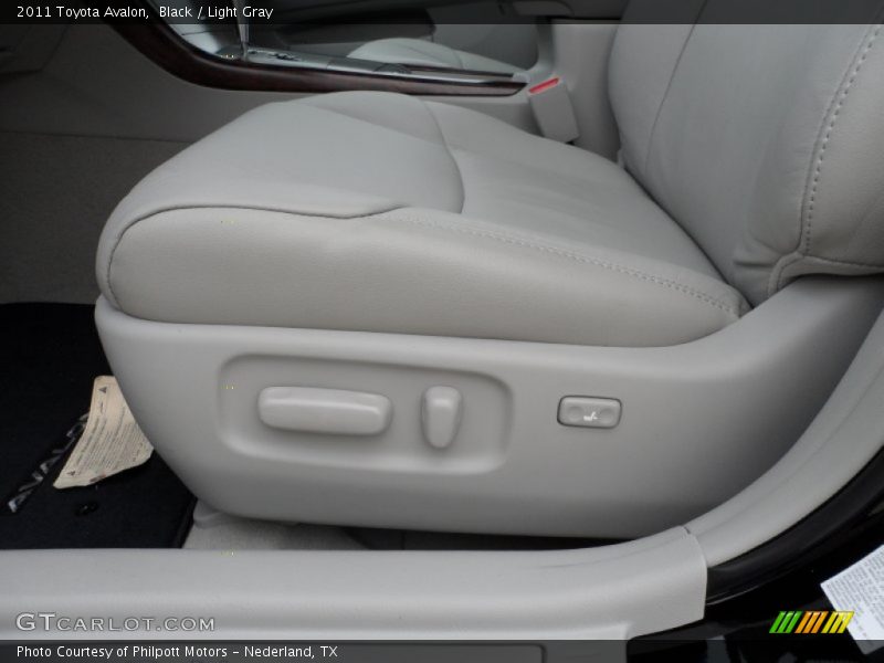Black / Light Gray 2011 Toyota Avalon