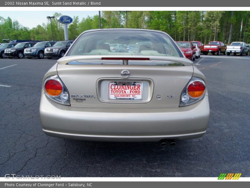 Sunlit Sand Metallic / Blond 2002 Nissan Maxima SE