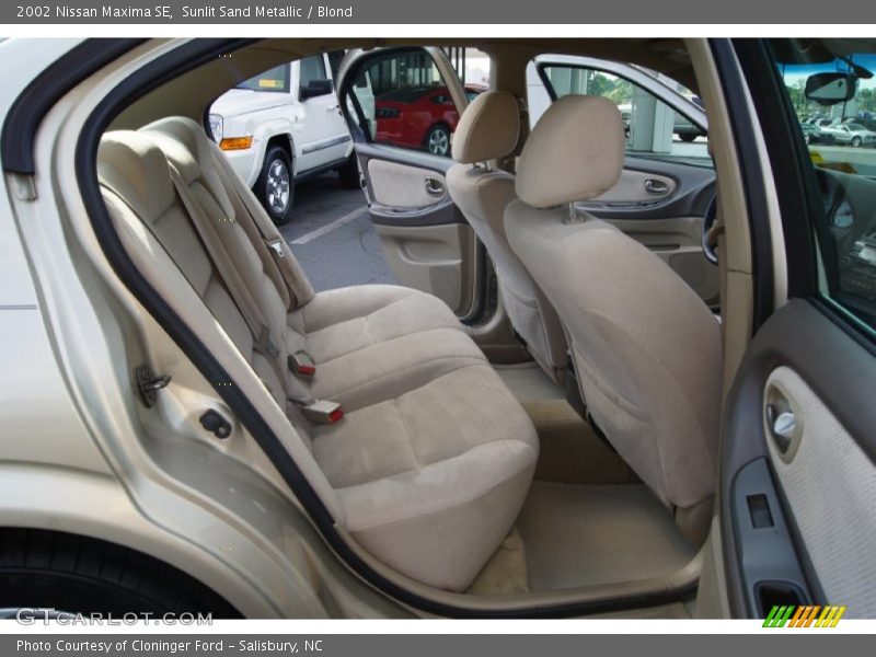 Sunlit Sand Metallic / Blond 2002 Nissan Maxima SE