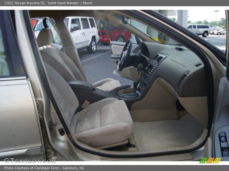 Sunlit Sand Metallic / Blond 2002 Nissan Maxima SE