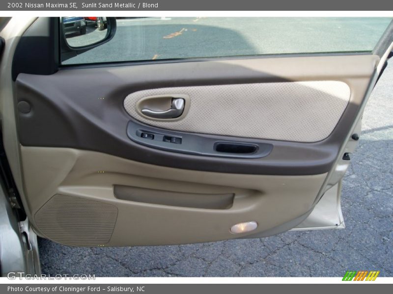 Sunlit Sand Metallic / Blond 2002 Nissan Maxima SE
