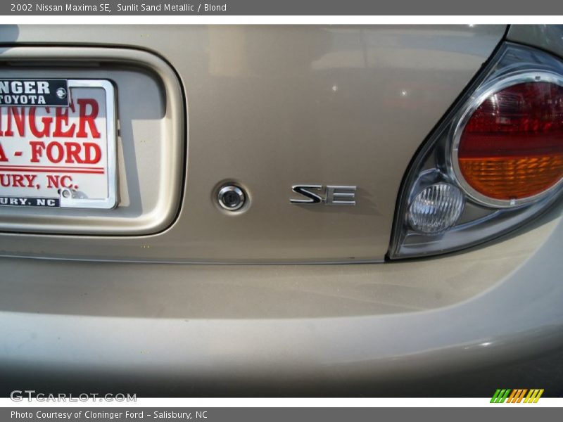 Sunlit Sand Metallic / Blond 2002 Nissan Maxima SE