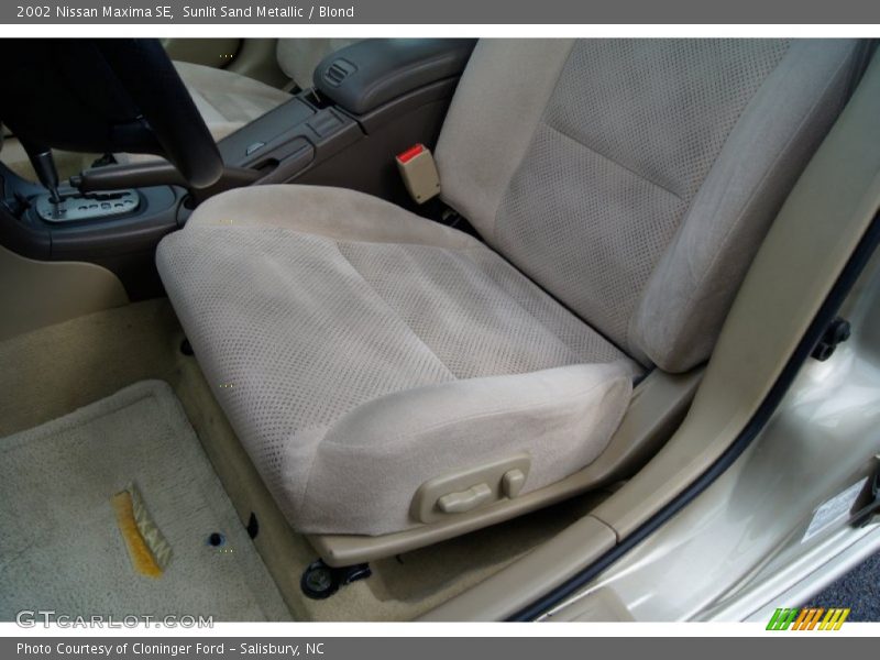 Sunlit Sand Metallic / Blond 2002 Nissan Maxima SE