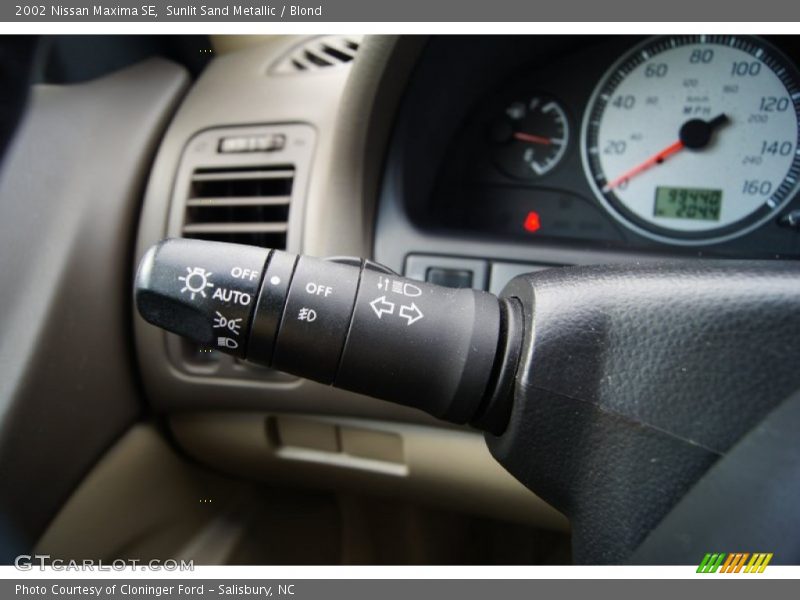 Sunlit Sand Metallic / Blond 2002 Nissan Maxima SE