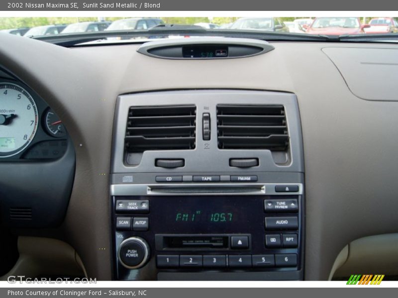 Sunlit Sand Metallic / Blond 2002 Nissan Maxima SE