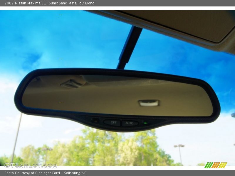 Sunlit Sand Metallic / Blond 2002 Nissan Maxima SE