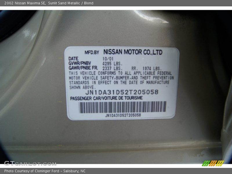 Sunlit Sand Metallic / Blond 2002 Nissan Maxima SE
