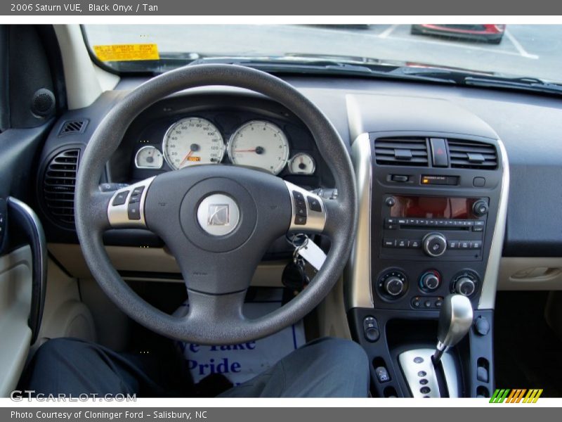 Black Onyx / Tan 2006 Saturn VUE