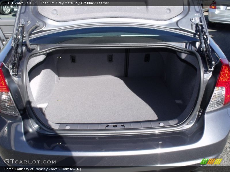 Titanium Grey Metallic / Off Black Leather 2011 Volvo S40 T5