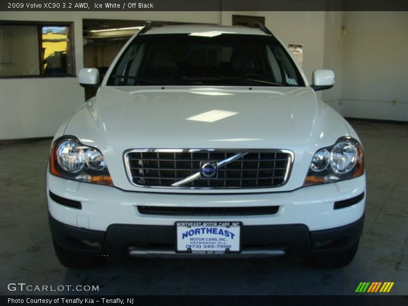 Ice White / Off Black 2009 Volvo XC90 3.2 AWD