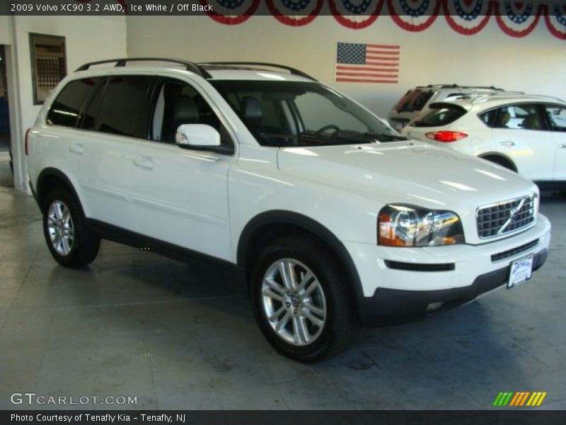 Ice White / Off Black 2009 Volvo XC90 3.2 AWD