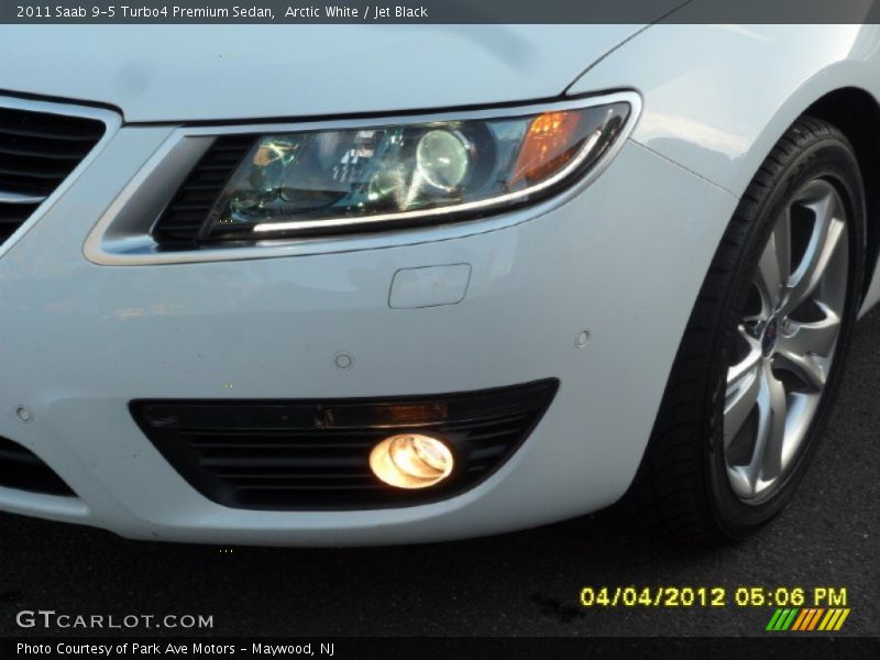 Arctic White / Jet Black 2011 Saab 9-5 Turbo4 Premium Sedan