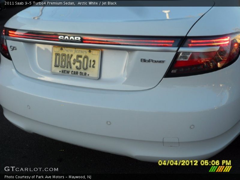 Arctic White / Jet Black 2011 Saab 9-5 Turbo4 Premium Sedan